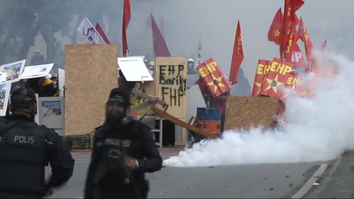 Beşiktaş Barbaros Bulvarı\'nda Polis Müdahalesi
