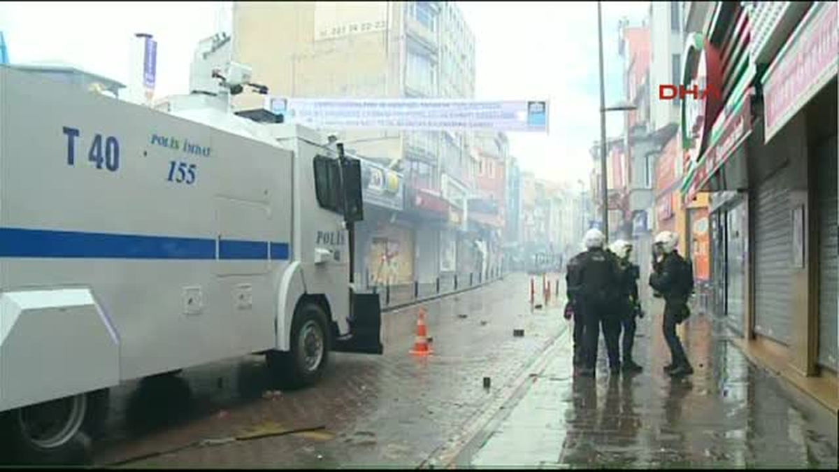 Beşiktaş ve Şişli\'de Polis Müdahalesi Ara Sokaklarda Devam Ediyor