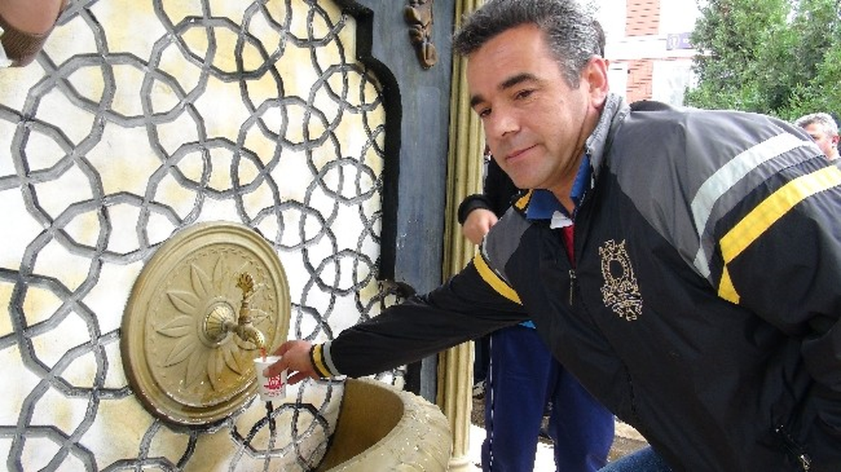 Bilecik\'te Osmanlı Çeşmesinden Şerbet Aktı