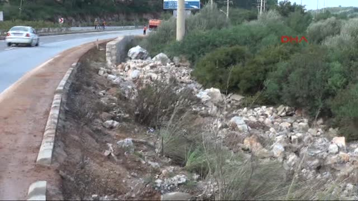 Bodrum\'da İsale Hattında Patlama, Yolları Dereye Çevirdi