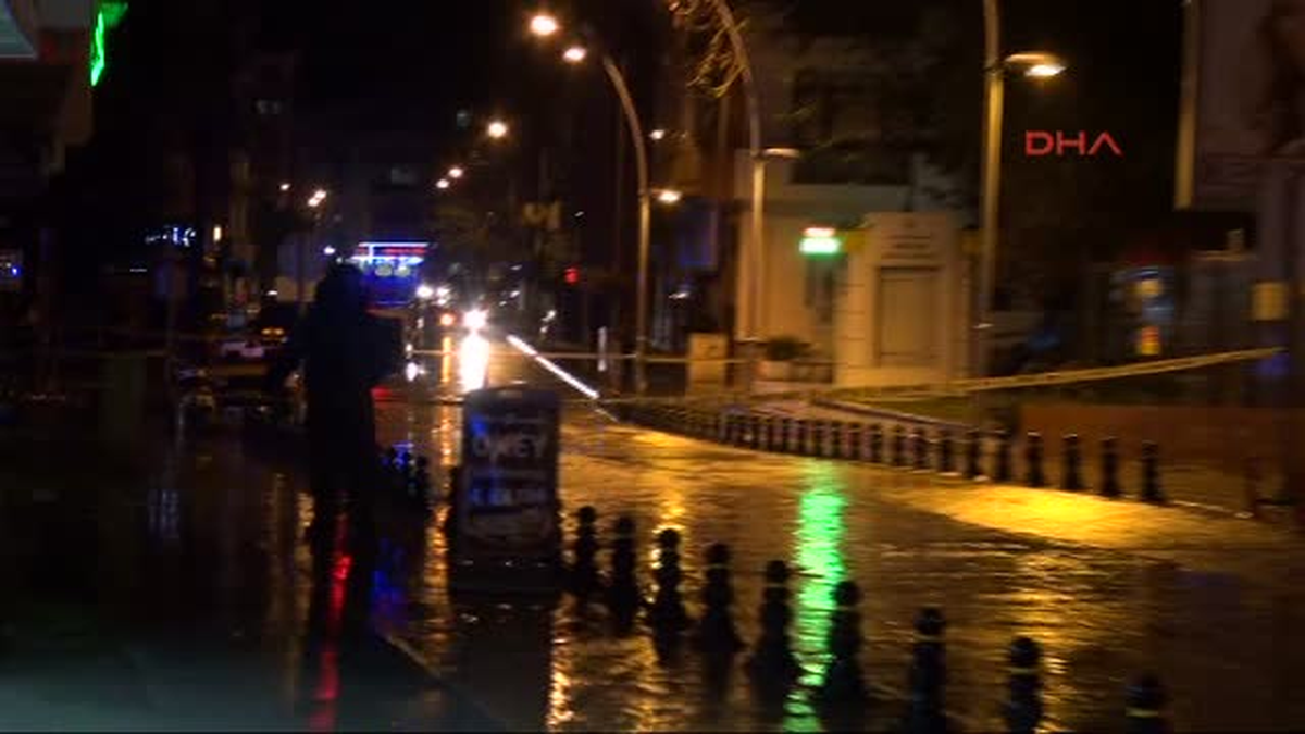 Bolu\'da, Kaldırıma Bırakılan Çanta Bomba Paniği Yarattı.