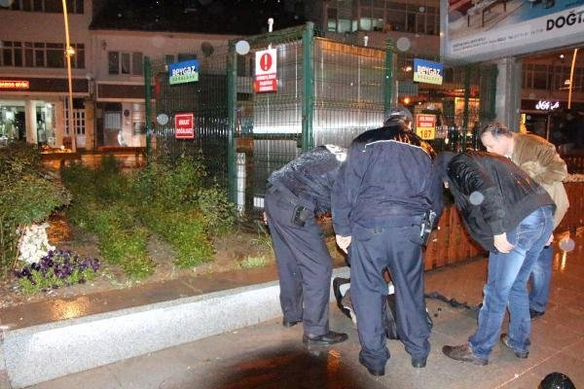 Bomba Endişesi Yaratan Çantadan Kıyafet Çıktı