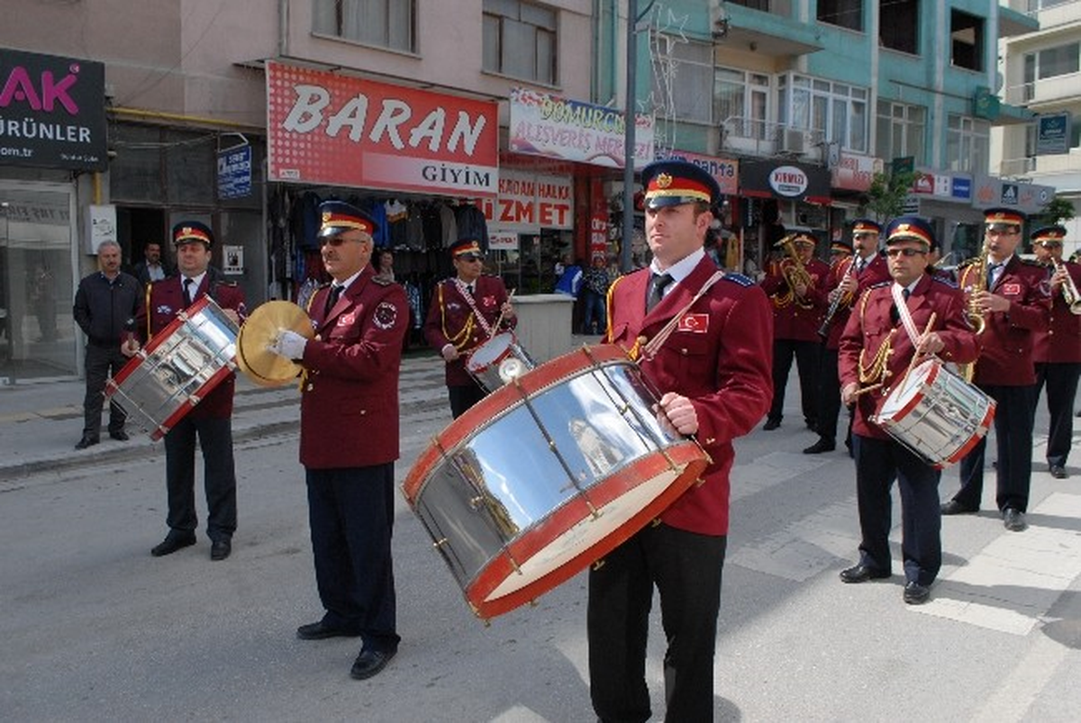 Burdur\'da Bando Eşliğinde 1 Mayıs Coşkusu