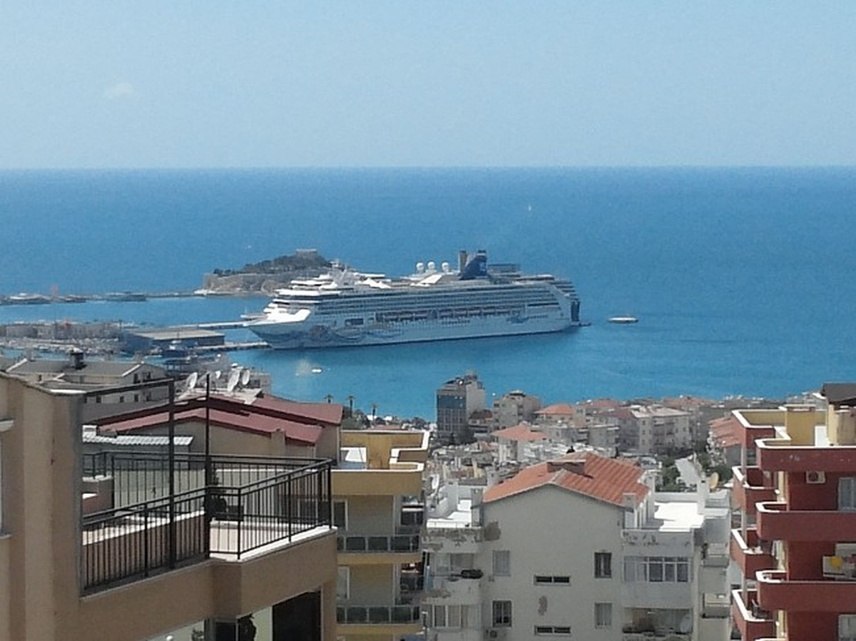 Dev Turist Gemisi 1 Mayıs Nedeniyle Rotasını Değiştirdi