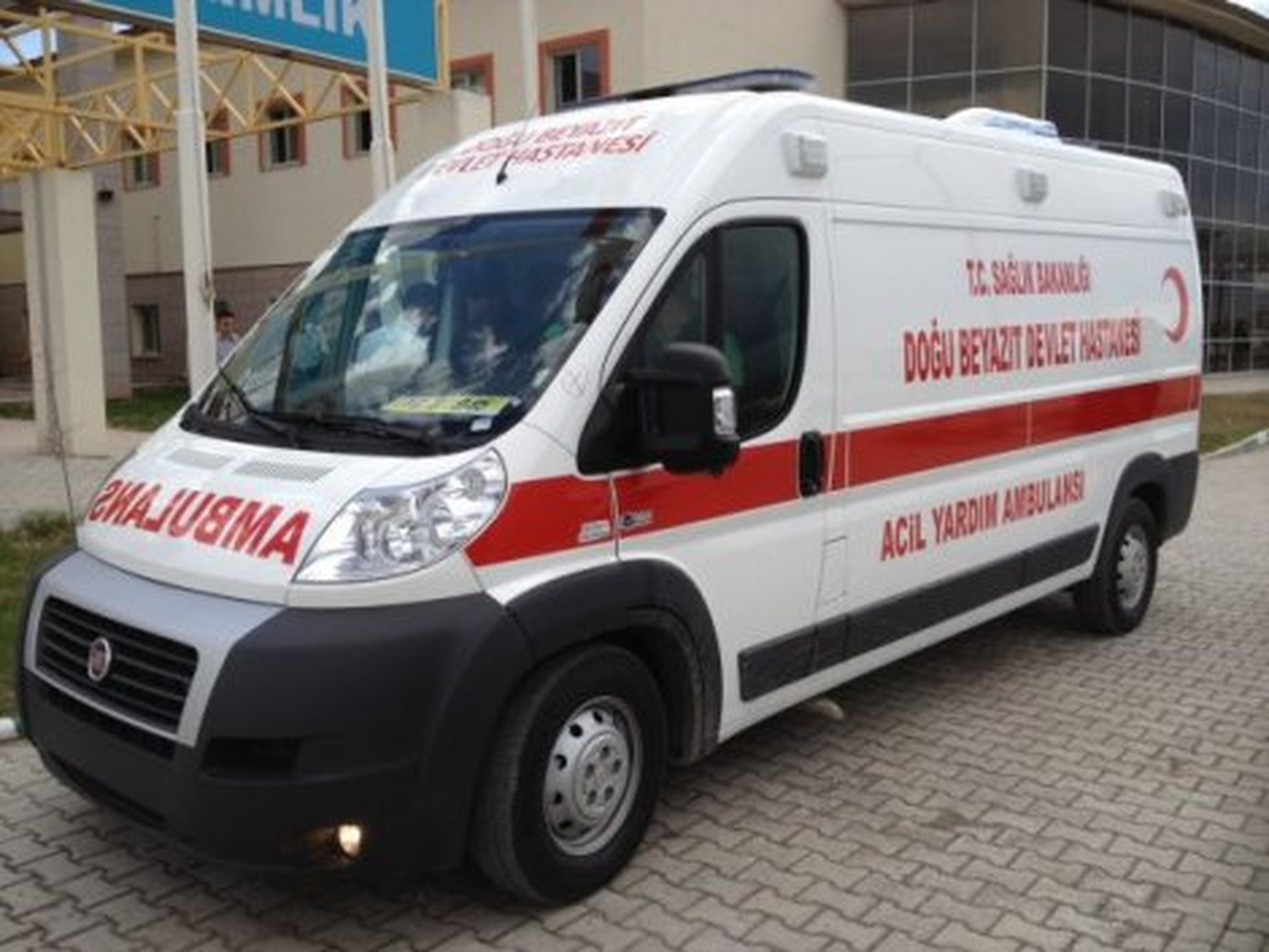 Düğün Konvoyunda Kaza: 1 Ölü, 4 Yaralı