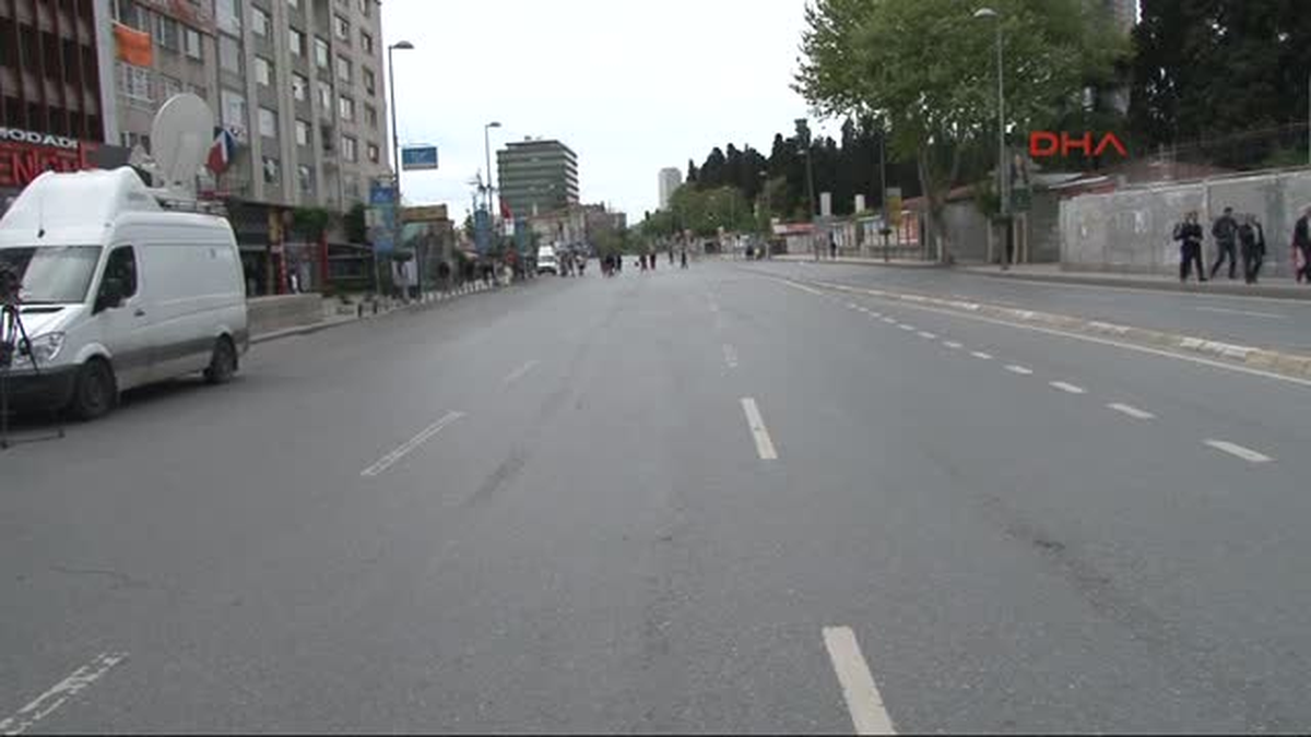 Esnaf Kapalı Caddede Top Oynadı