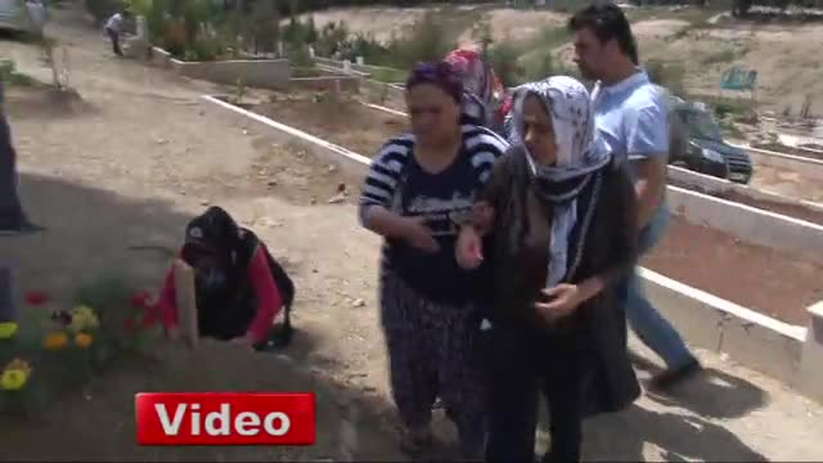 Gizem\'in Annesi Mezarına Emziklerini Getirdi