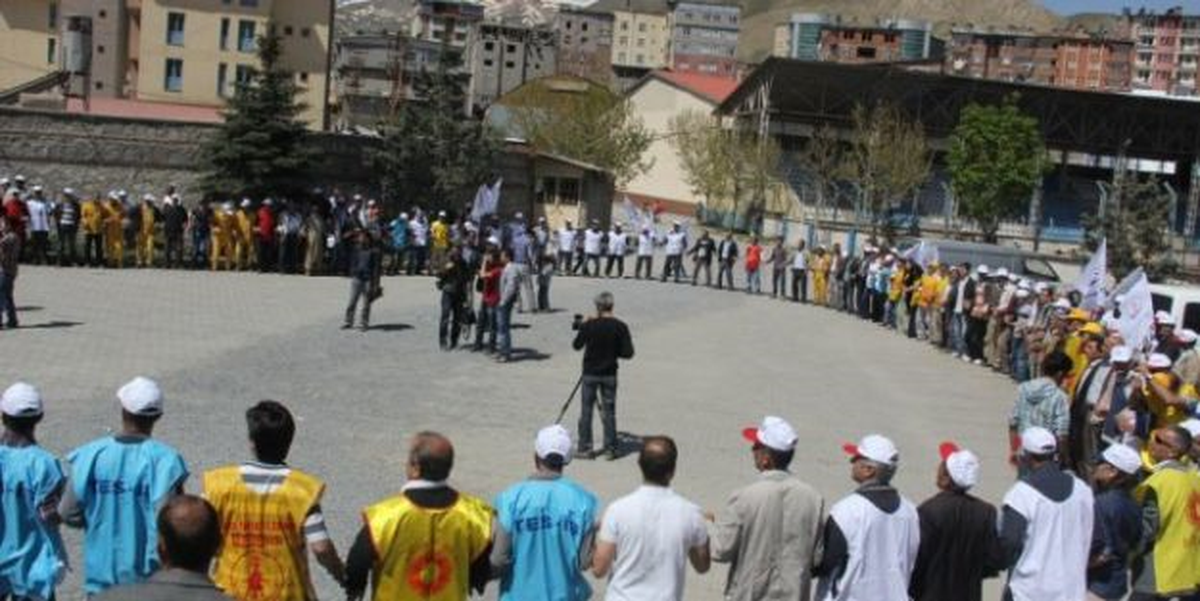 Hakkari\'de Halaylı 1 Mayıs Kutlaması