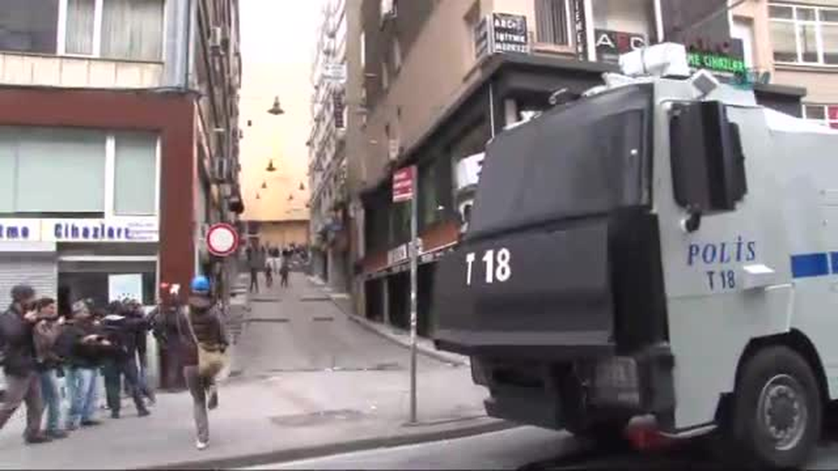 Hdp'li Tuncel ve Kürkçü, Disk Önünde Halay Çekti