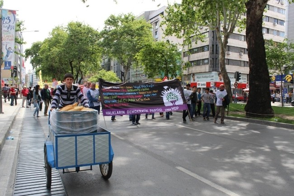 İzmir\'de 1 Mayıs Coşkusu Devam Ediyor