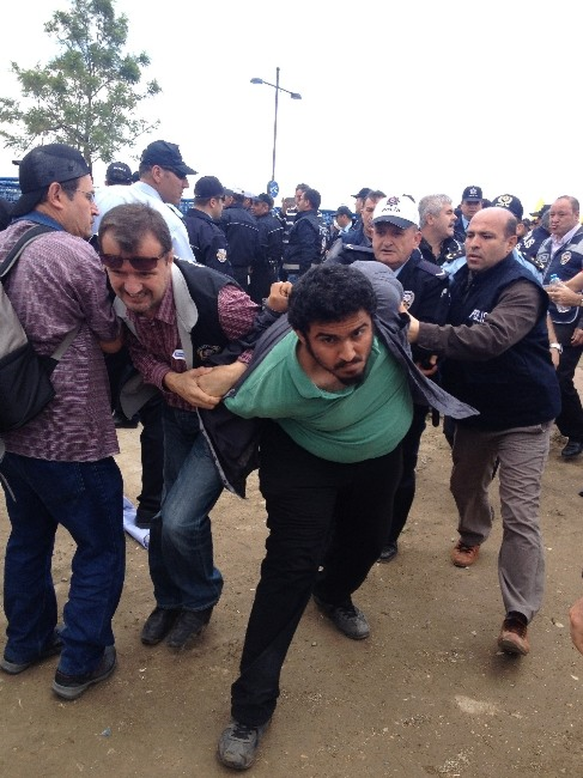 İzmir\'de 1 Mayıs Kutlamalarında Arbede