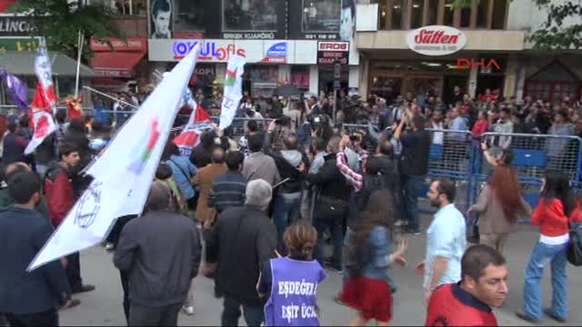 1 Mayıs Yürüyüşünde Zaman Zaman Gerginlik Yaşandı