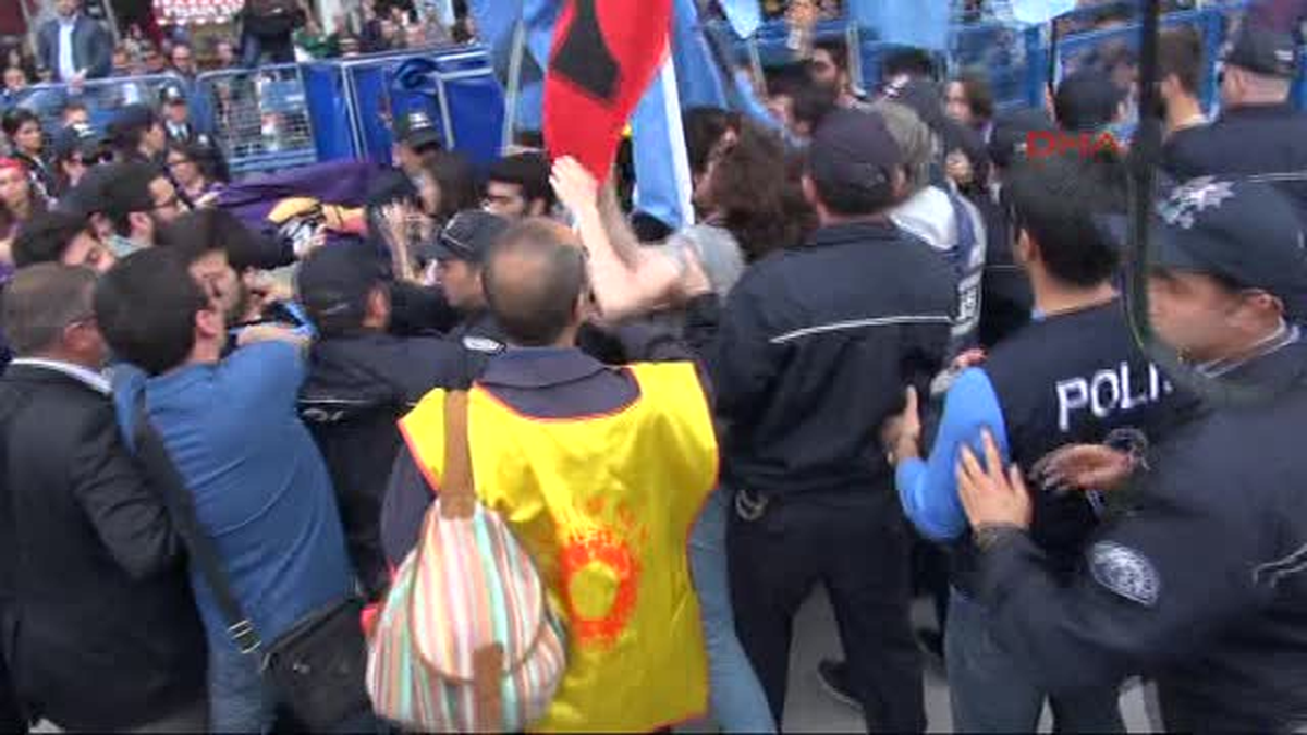 İzmit? Deki 1 Mayıs Yürüyüşünde Zaman Zaman Gerginlik Yaşandı