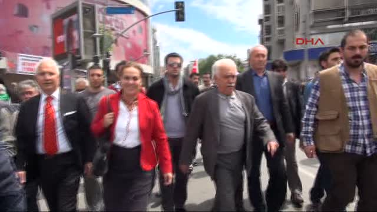 Kadıköy Meydanı\'nda Şarkılı Halaylı Kutlama 2