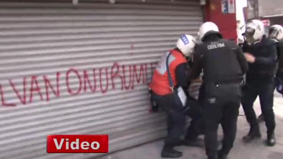 Kafasına Taş Gelen Polis Kanlar İçinde Kaldı
