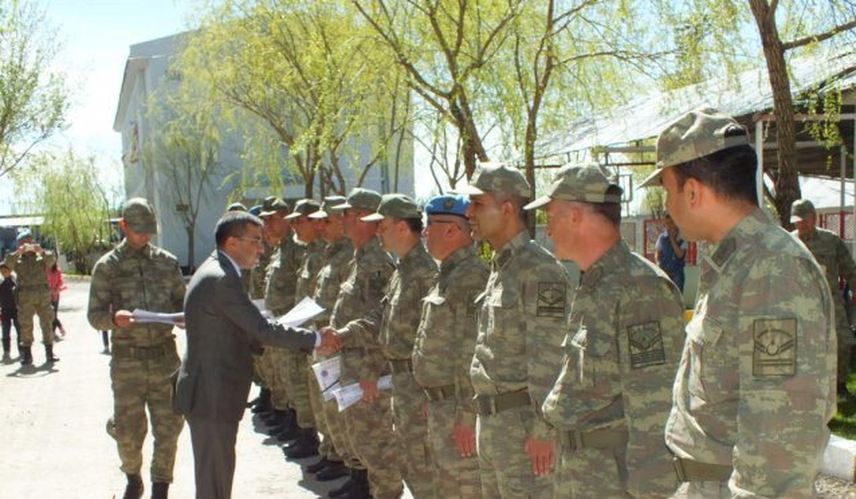 Kaymakam Atasoy, Başarılı Askerleri Ödüllendirdi