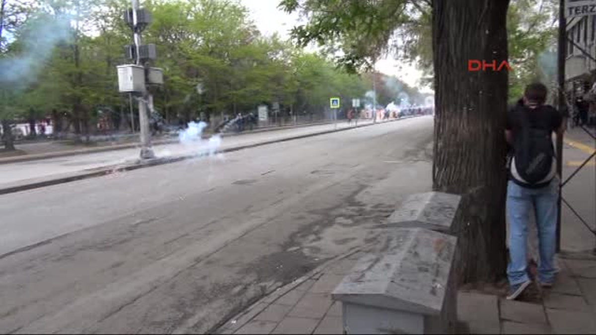 Kızılay\'a Yürümek İsteyen Gruba Polis Müdahalesi