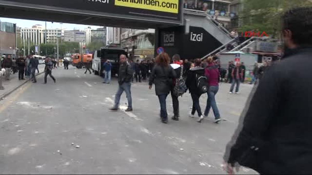 Kızılay\'da Polisle Eylemciler Arasında Arbede