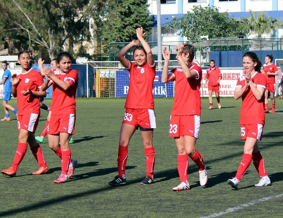 Konak Belediyespor\'un Takımları Beklemede