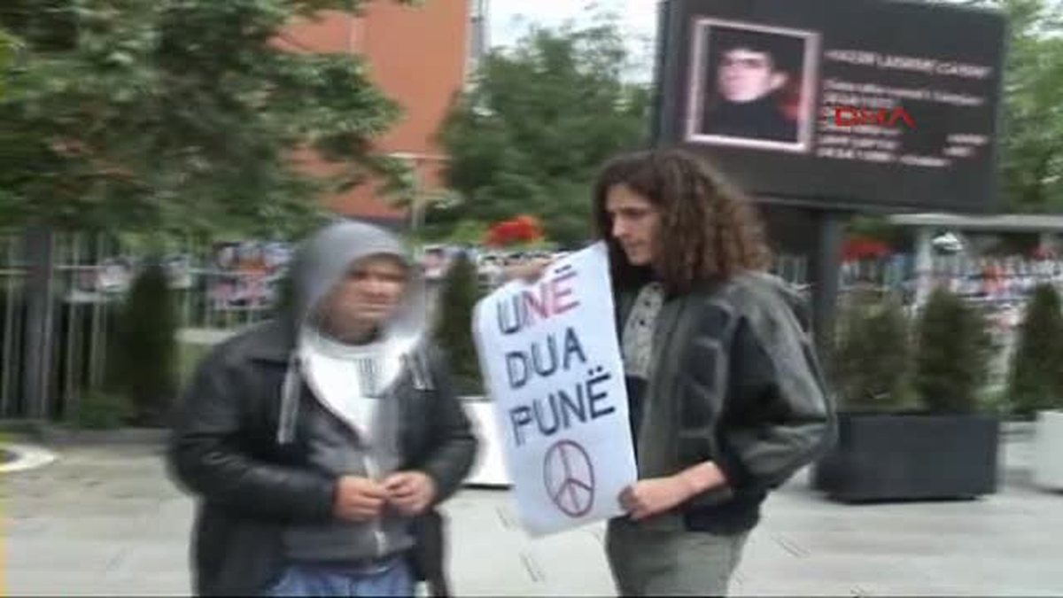 Kosova\'da İşsiz Müzisyen 1 Mayıs\'ta İş İstedi