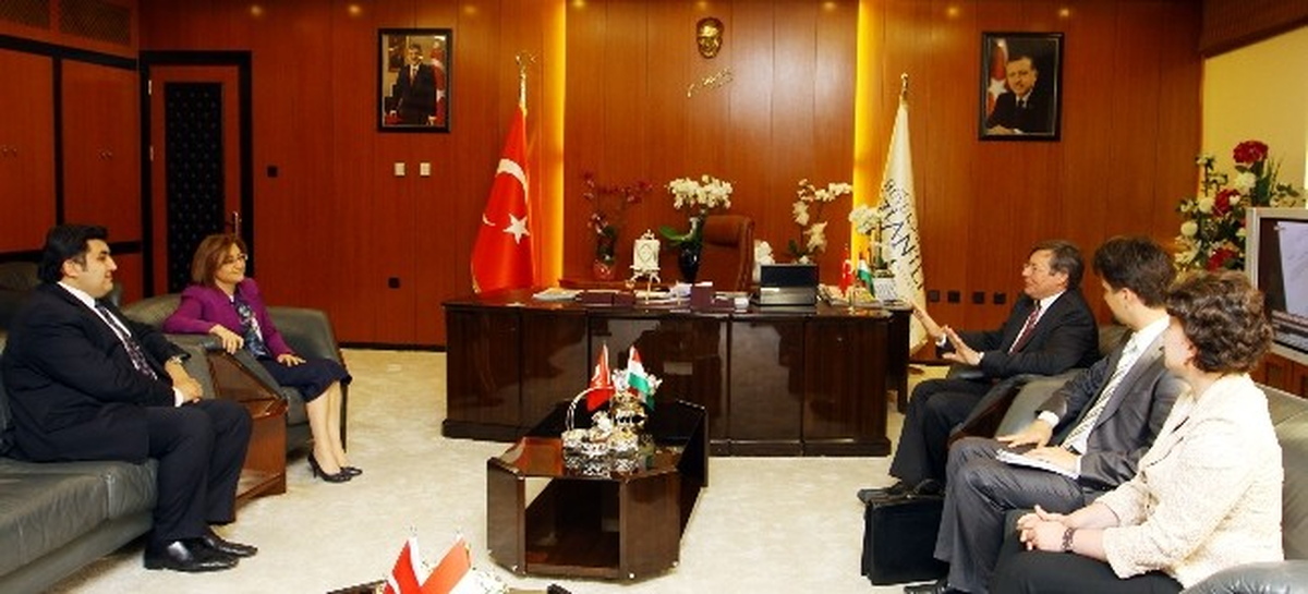 Macaristan Elçisinden, Başkan Şahin\'e Hayırlı Olsun Ziyareti