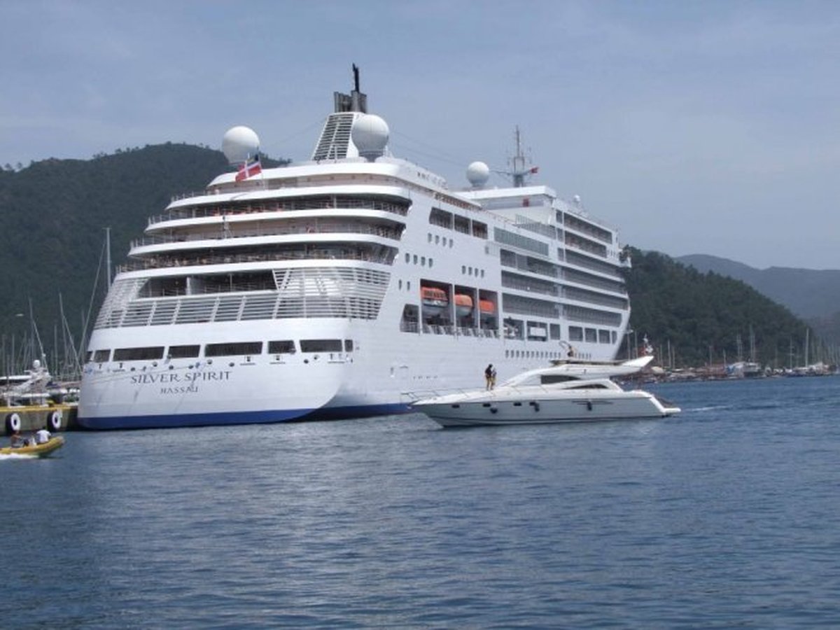 Marmaris\'e 2 Dev Gemiyle 3442 Turist Geldi
