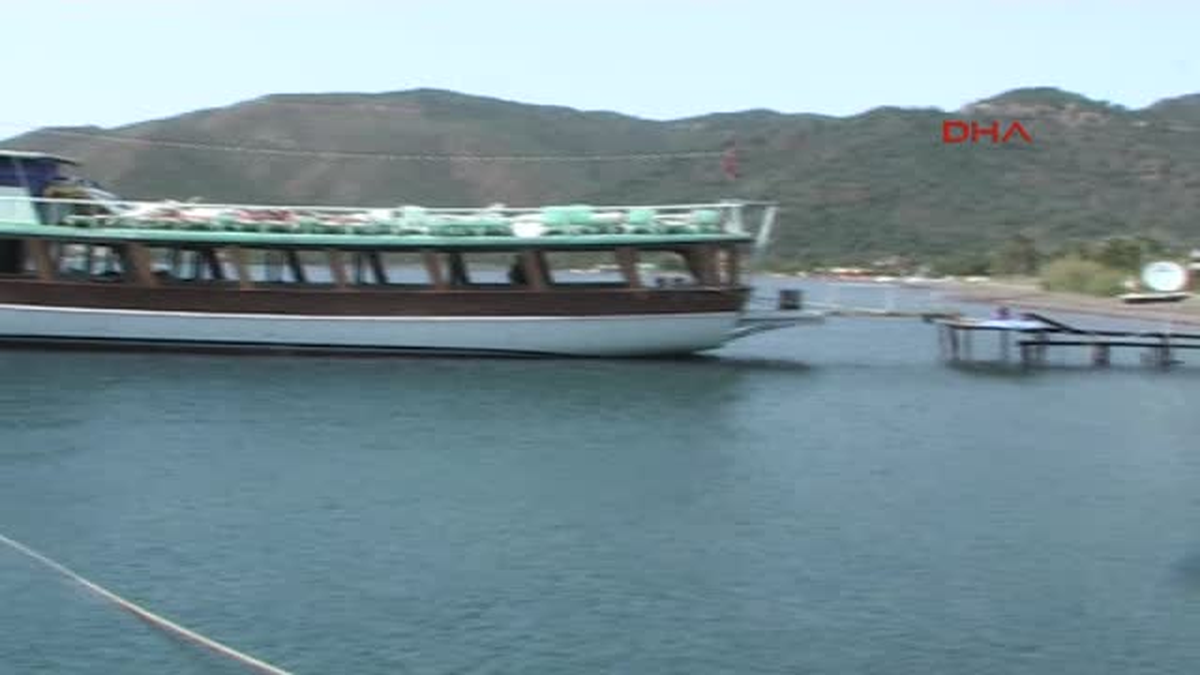 Marmaris Te İki Kaçak İskele Yıkıldımarmaris" Te İki Kaçak İskele Yıkıldı