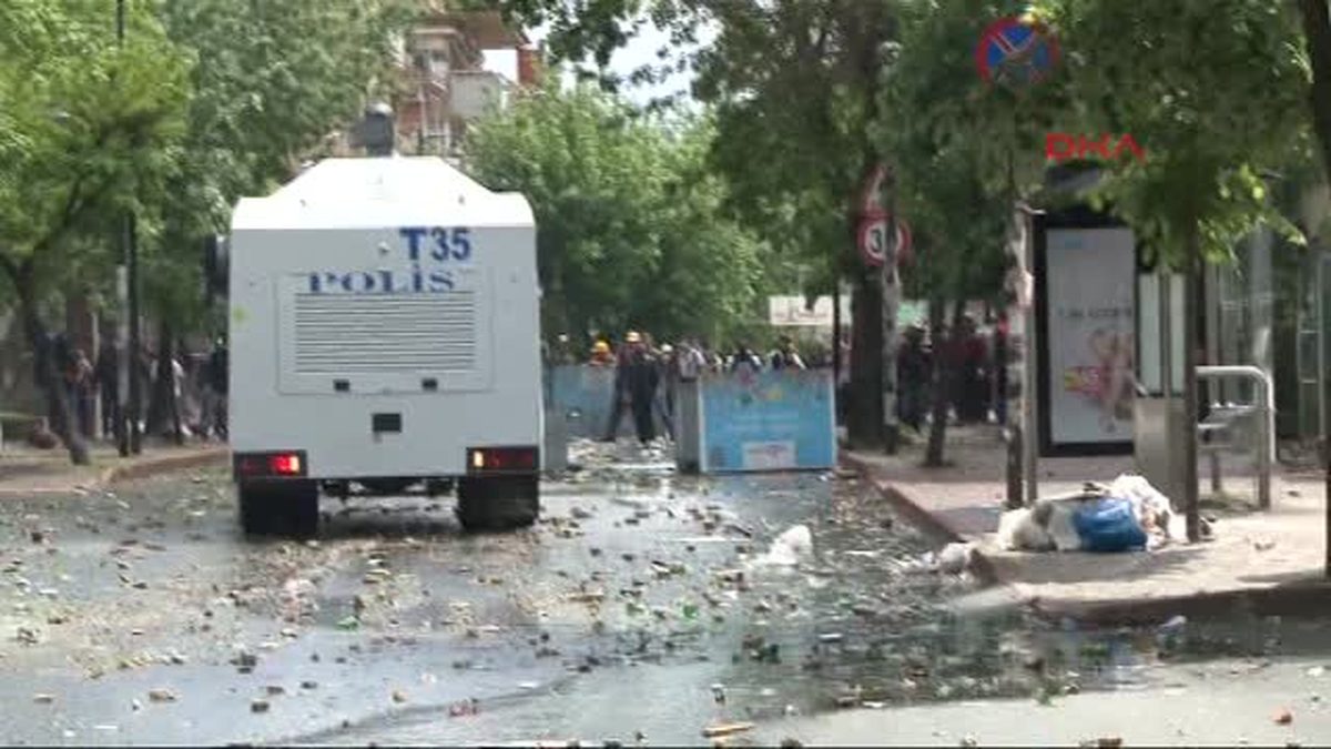 Mecidiyeköy\'de Çok Sayıda Kişi Gözaltına Alındı