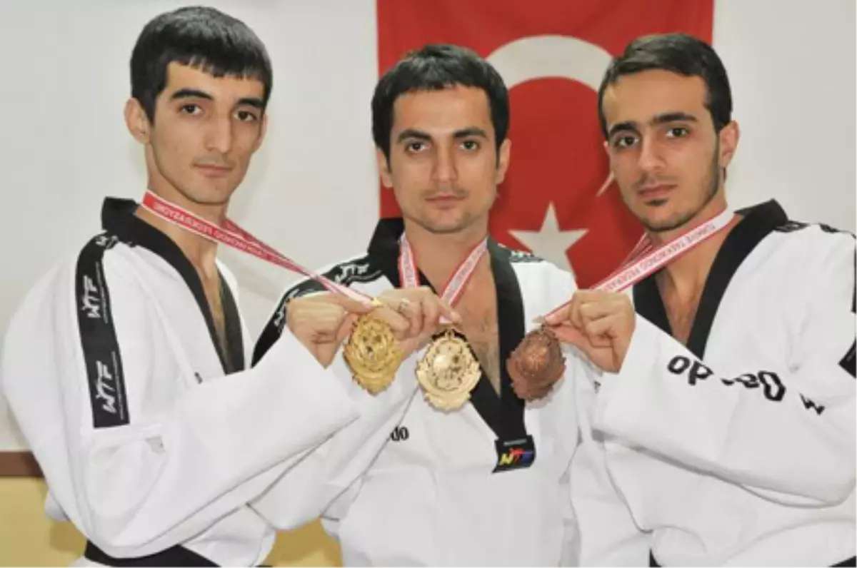 Mehmet Dolaş, 54 Kiloda Bronz Madalya Kazanarak Avrupa Üçüncüsü Oldu