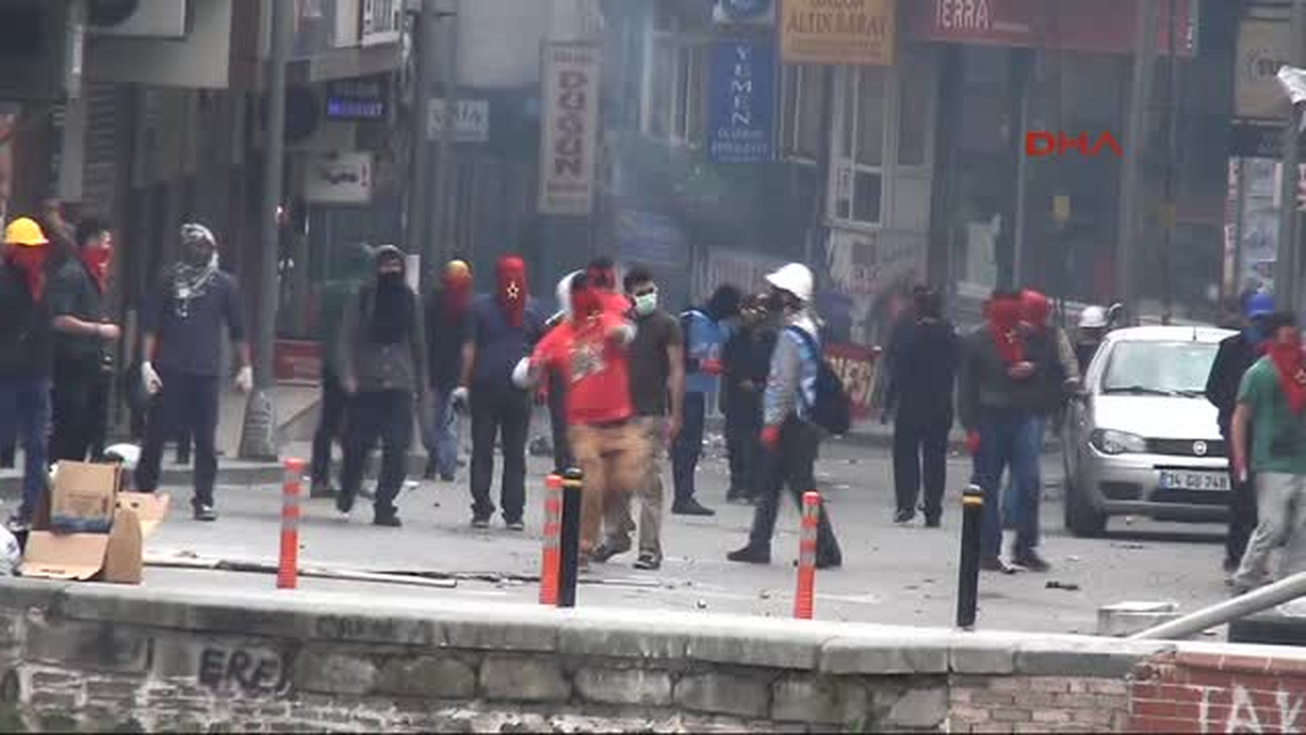 Okmeydanı\'nda Eylemci Polis Kovalamacası