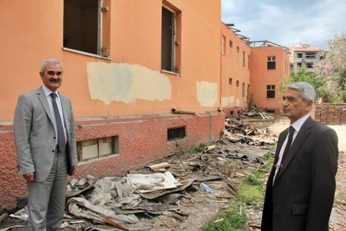 Osmancık\'ta Eski Hükümet Konağı Yıkımı Başladı