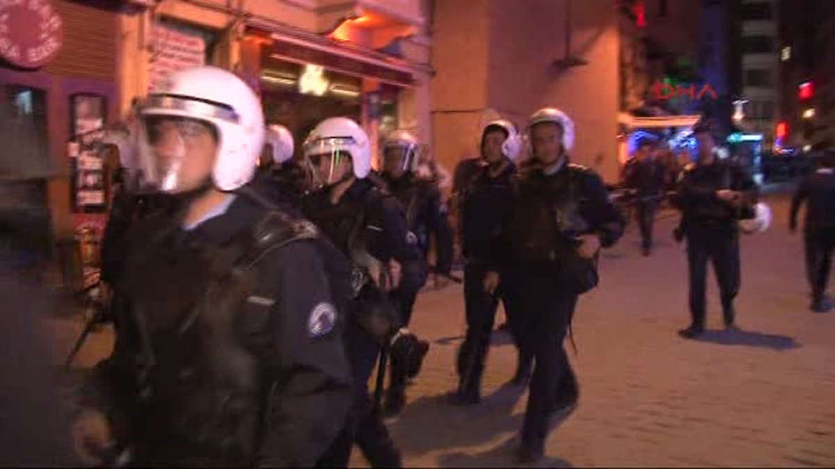 Polis, Mis Sokak\'ta Eğlenen Gazetecileri Eylemci Sandı
