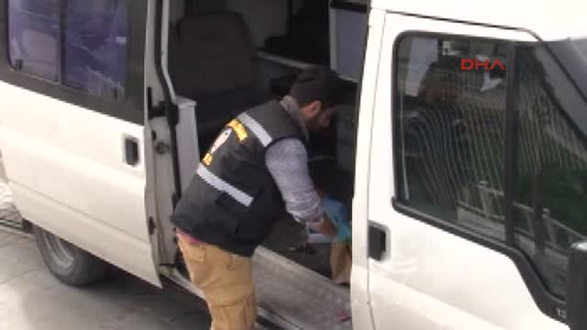 Polis Tarlabaşı\'nda Bulduğu Suç Aletlerini Taksim Meydanı\'nda İnceledi