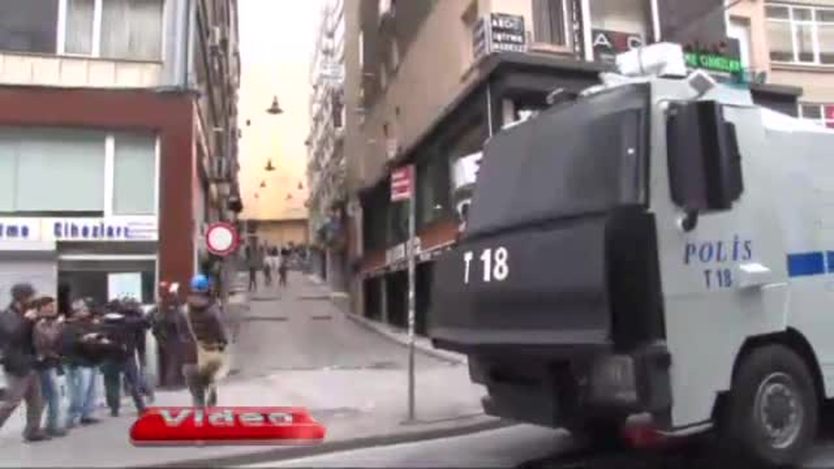 Şişli Camii\'nden İlginç 1 Mayıs Pankartı