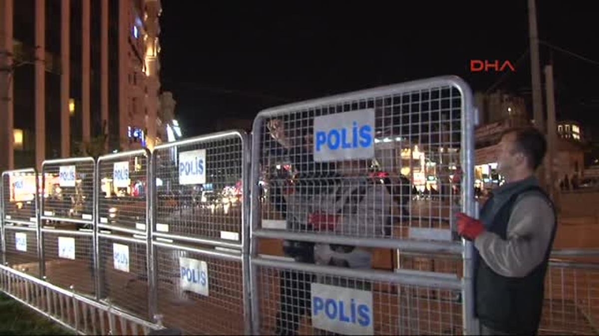 Taksim Cumhuriyet Anıtı Çevresi Kapatıldı