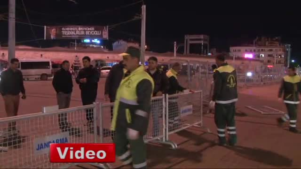 Taksim Meydanı Araç ve Yaya Trafiğine Kapatıldı