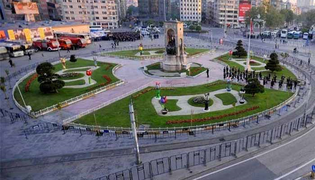 Taksim Meydanı Araç ve Yaya Trafiğine Kapatıldı