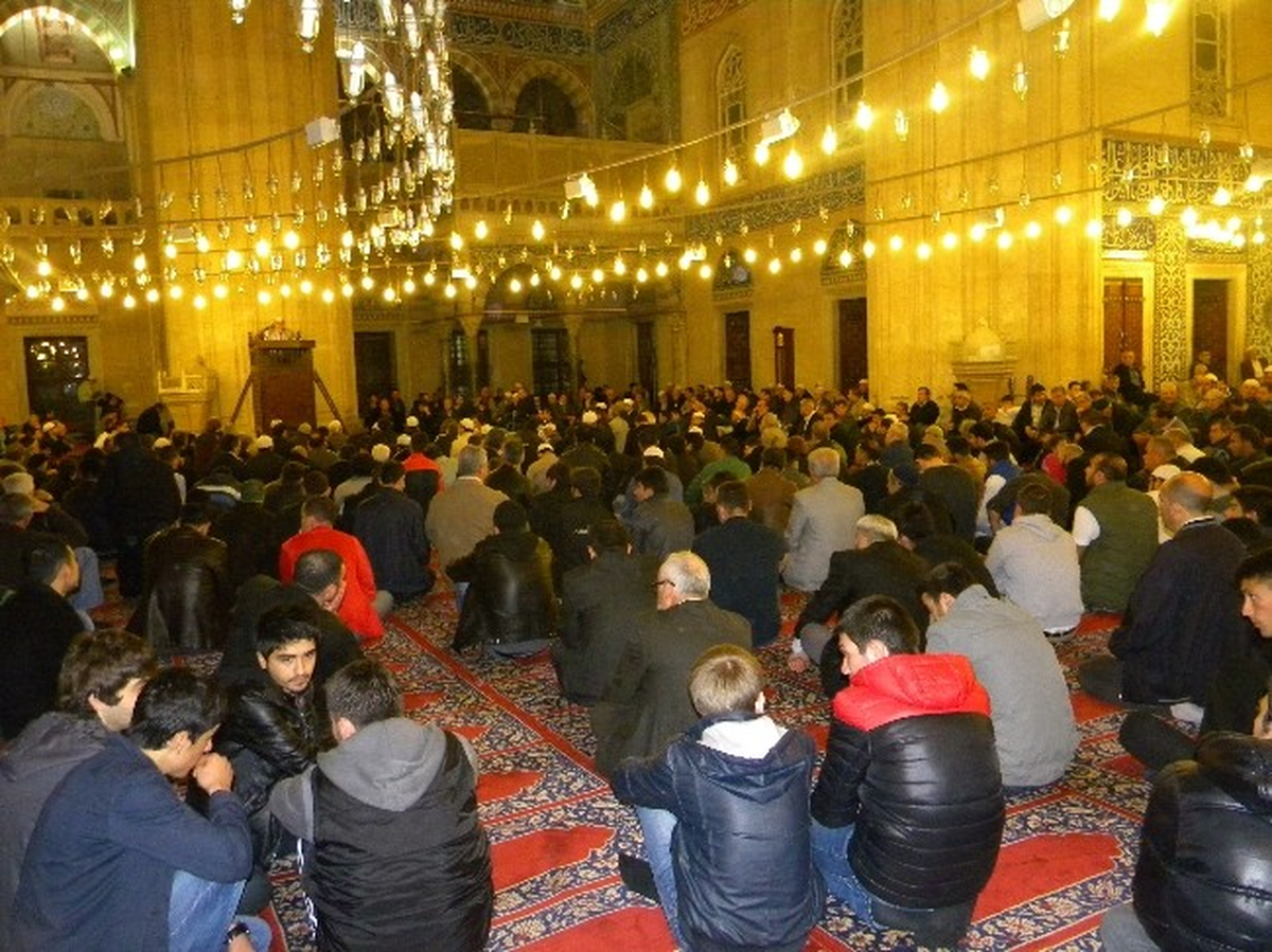 Tarihi Selimiye Camii Kandilde Doldu Taştı