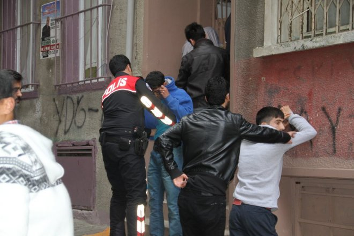 Tarlabaşı\'nda 3 Gözaltı