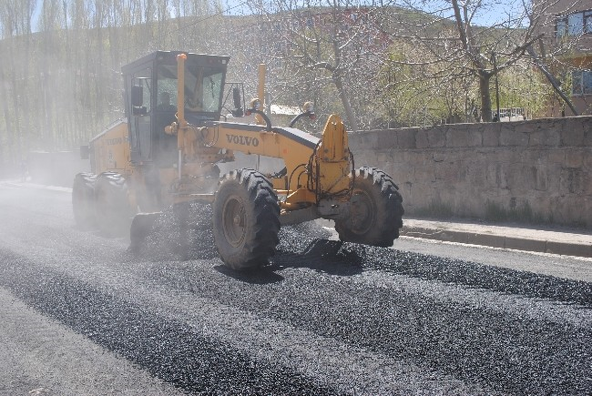 Tatvan\'da Yol Yapım Çalışması