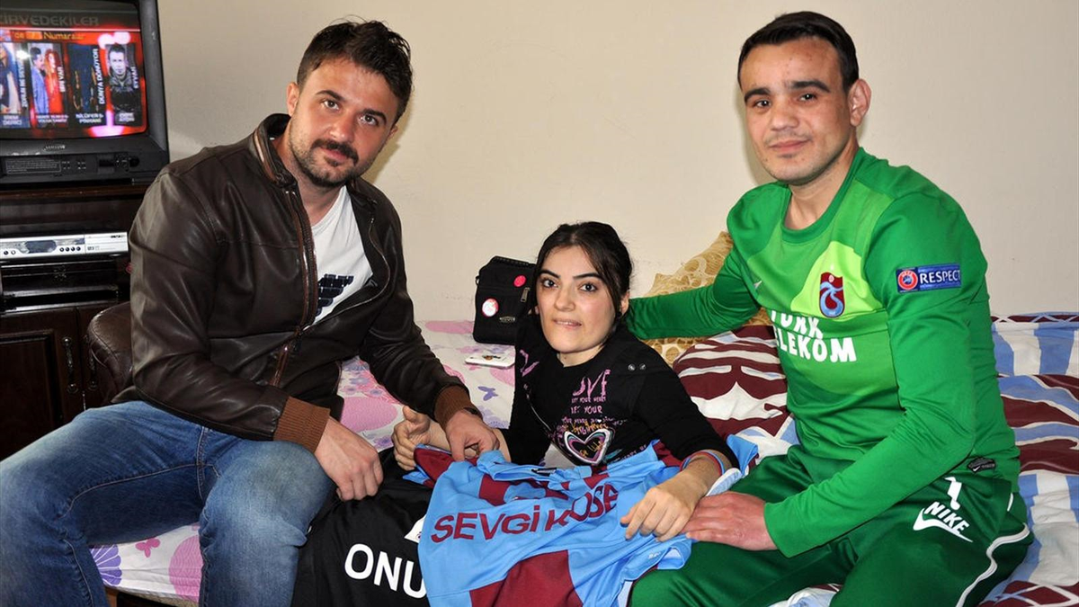Trabzonspor Kaptanı Onur\'dan Anlamlı Ziyaret
