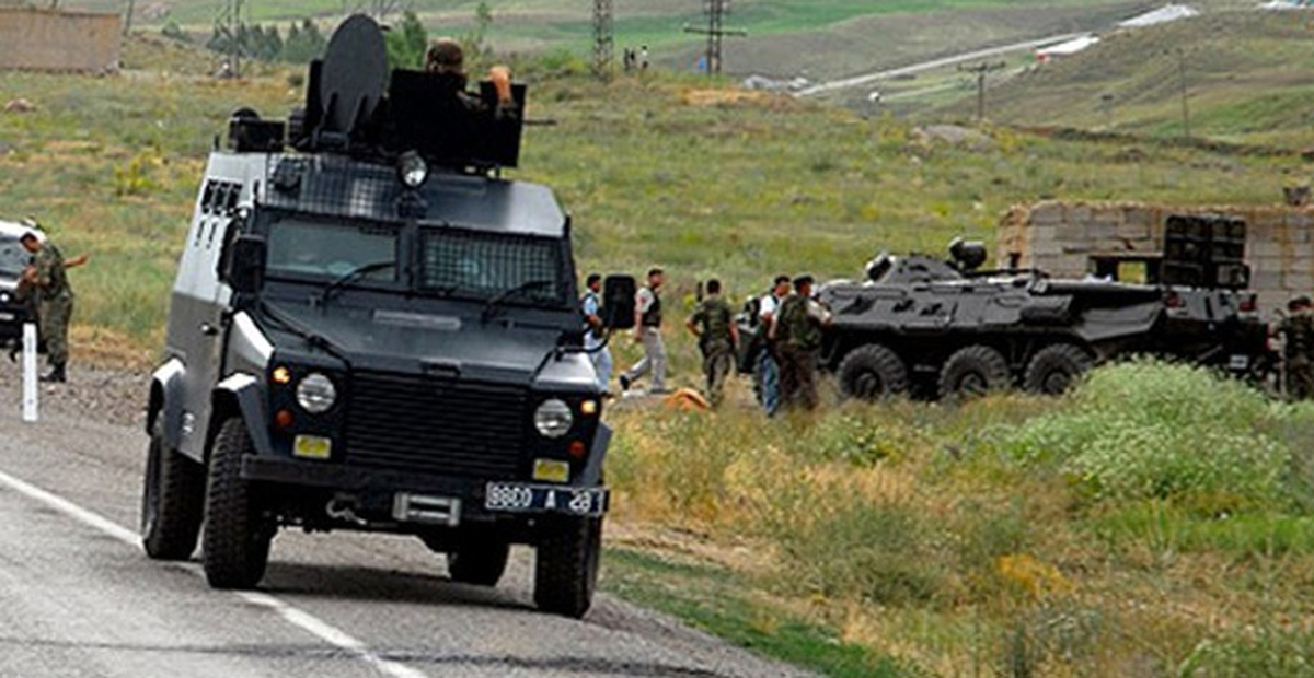 Tunceli\'de Askeri Araca Bombalı Saldırı