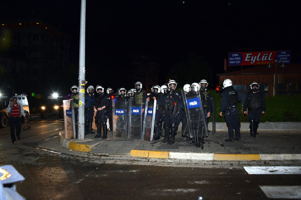 Tunceli\'de Polis Merkezine Molotofkokteylli Saldırı