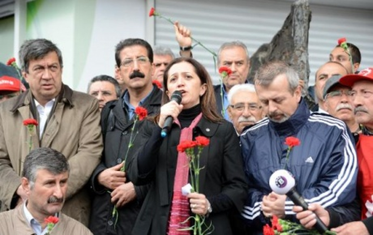 Türk-İş Kazancı Yokuşu\'na Karanfil Bıraktı