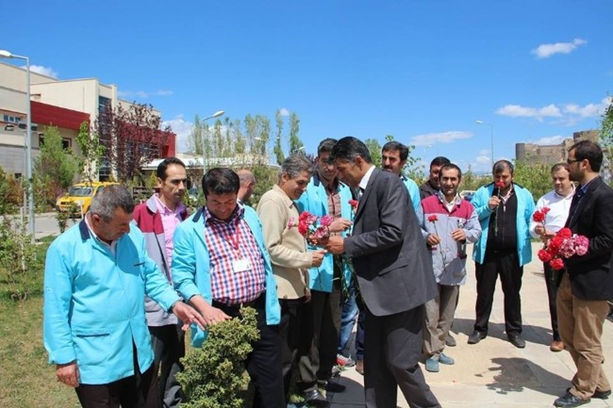 Türk Sağlık Sen Oltu Temsilciliği\'nden Karanfilli Kutlama