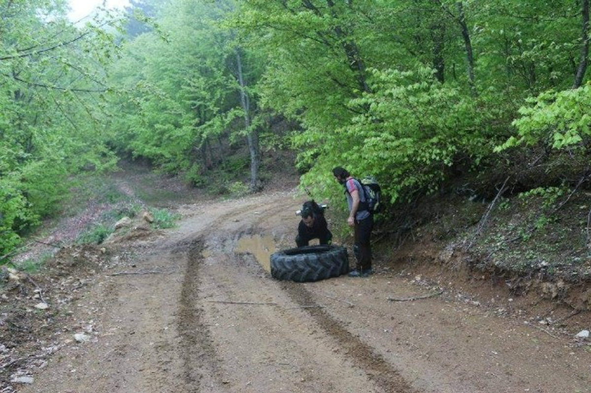 Uludağ\'da Ormanlardan Kamyon Lastiği Bile Çıkıyor