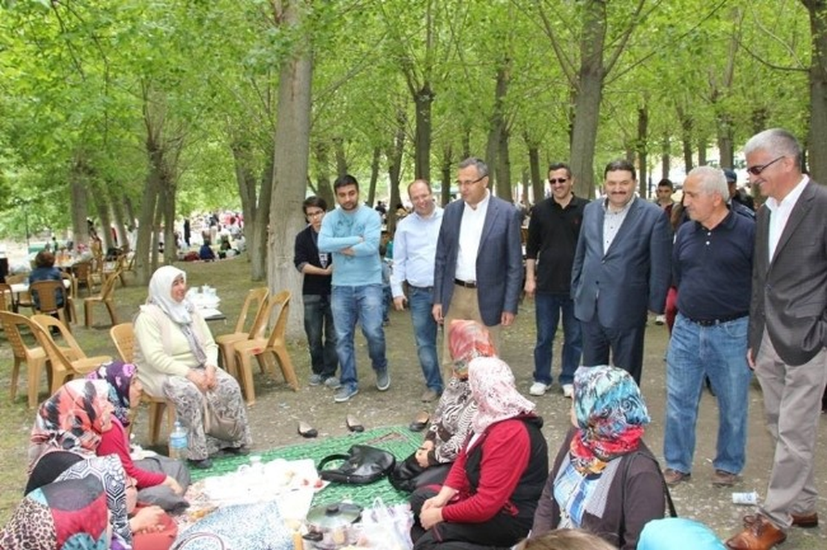 Vali Demir, 1 Mayıs\'ı Vatandaşlarla Kutladı
