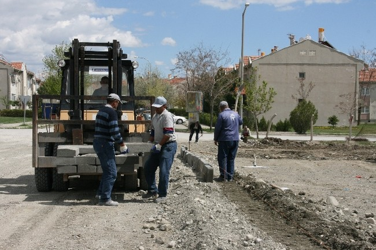 Yol Çalışmaları Devam Ediyor