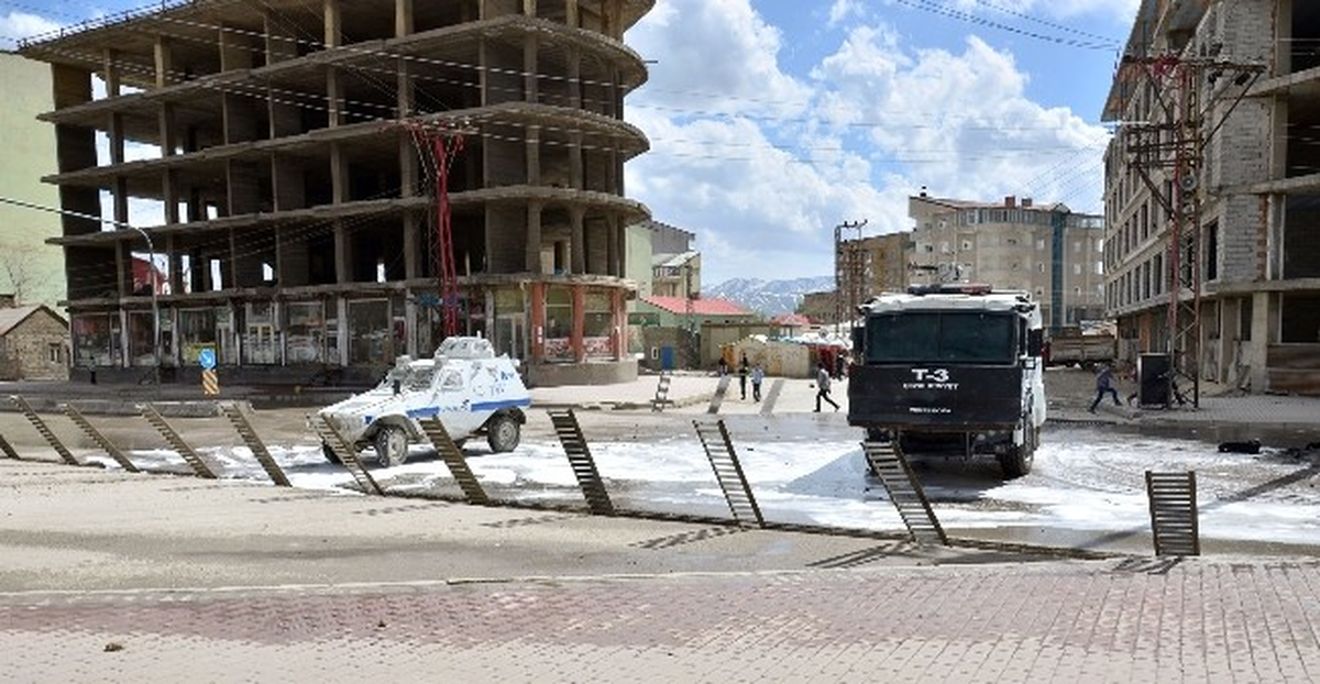 Yüksekova\'da Mobese Gerginliği