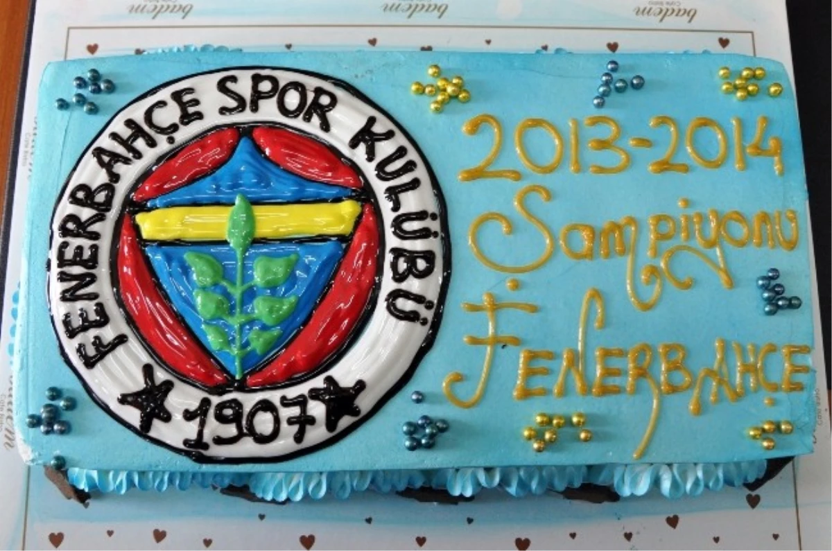 Adliyede Fenerbahçeli Hakim ve Savcılara Pastalı Kutlama